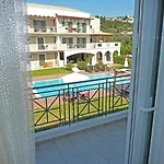 Ξενοδοχείο με διαμερίσματα Eleana Boutique & Blue Infinity 4*