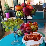 Ξενοδοχείο με διαμερίσματα Eleana Boutique & Blue Infinity 4*