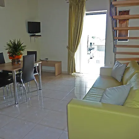 Eleana Boutique & Blue Infinity Apart Otel Nikiana
